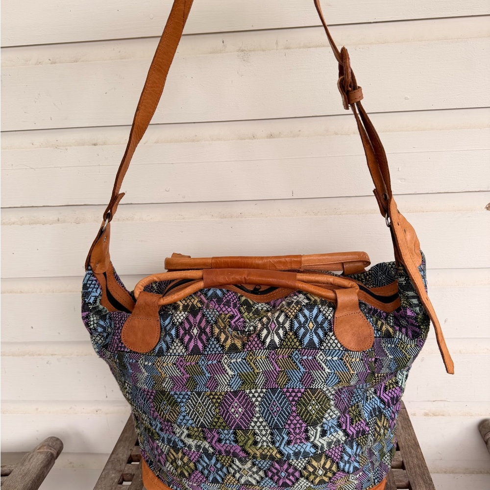 Leather embroidered Huipil bag - Picture 2 of 9